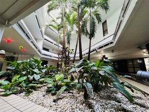 13953 Kendale Lakes Cir in Miami, FL - Building Photo - Building Photo