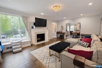 103 E Cedar Ln in Teaneck, NJ - Building Photo - Building Photo