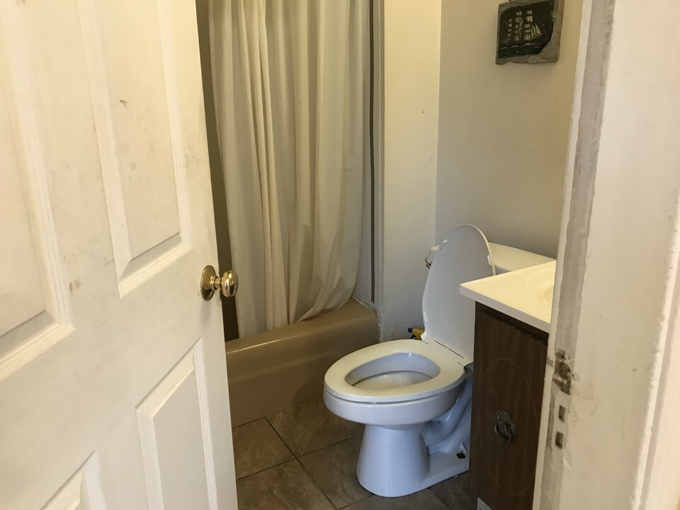 21 Weston St in Waltham, MA - Building Photo