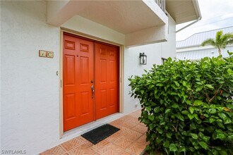 990 8th St S in Naples, FL - Building Photo - Building Photo