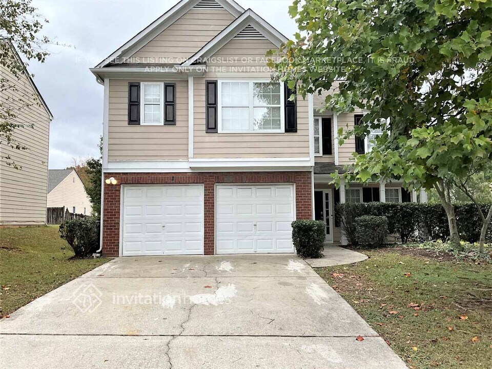 8320 Somerset Way in Douglasville, GA - Building Photo