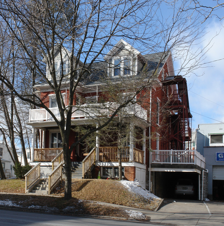 607 W College Ave in State College, PA - Foto de edificio