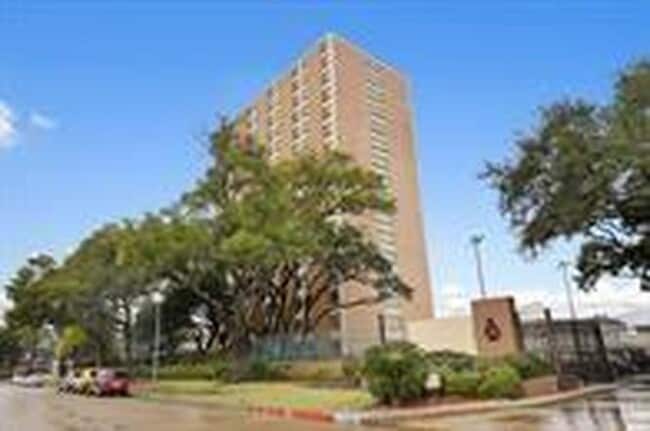 7510 Hornwood Dr, Unit 105 in Houston, TX - Building Photo - Building Photo