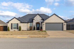 224 S Benchmark Ln in Fayetteville, AR - Building Photo