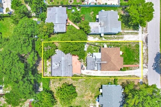 2435 Plunkett St in Hollywood, FL - Building Photo - Building Photo