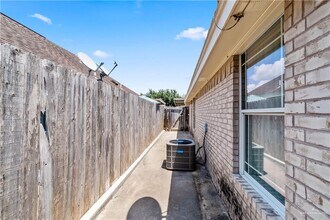 1207 S Diplomat Dr in Pharr, TX - Building Photo - Building Photo