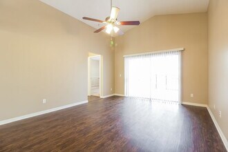 3318 Cypress Point Cir in St. Cloud, FL - Foto de edificio - Building Photo