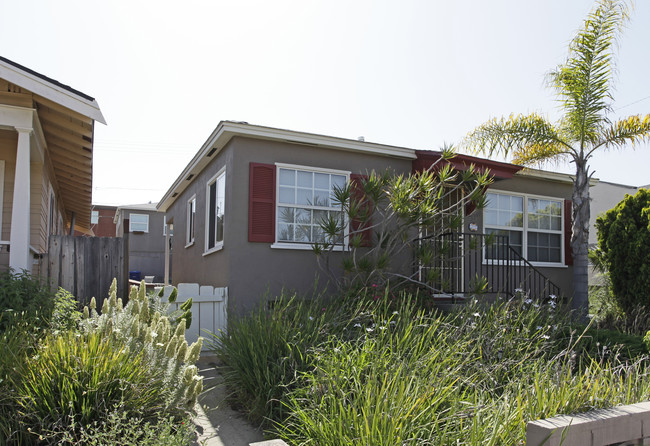 Evergreen Court in San Diego, CA - Building Photo - Building Photo