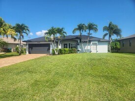 2536 SW 24th Ct in Cape Coral, FL - Building Photo