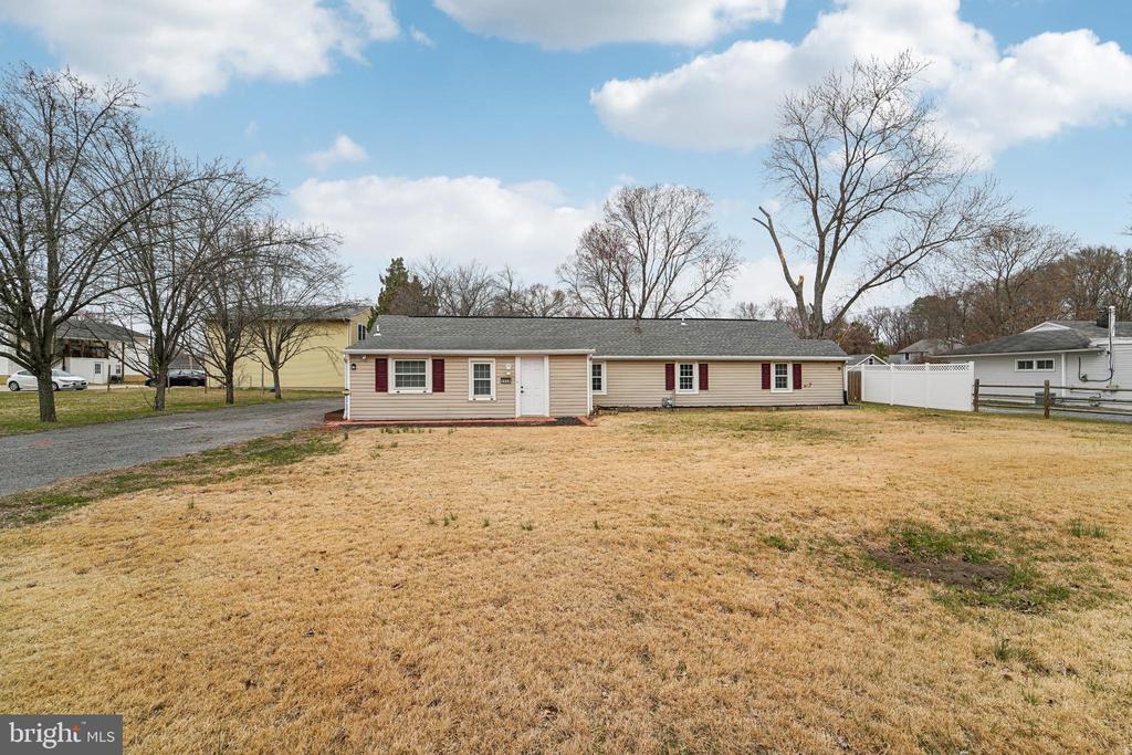 1110 Bradley Rd in Pasadena, MD - Building Photo