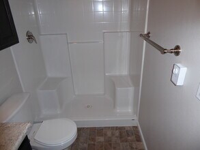 431 Manzanita Ln in Redding, CA - Building Photo - Building Photo