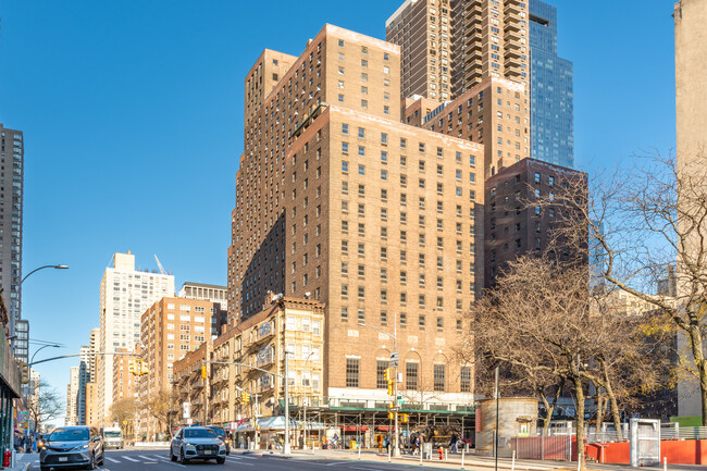 358 W 58th St in New York, NY - Building Photo - Building Photo