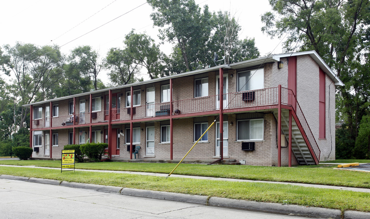 St Johns Apartments in Lincoln Park, MI - Building Photo