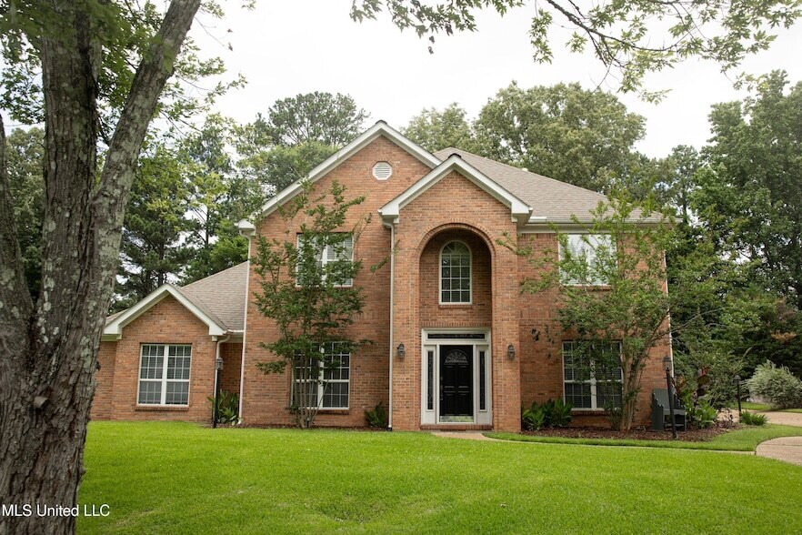 110 Little John Ln in Starkville, MS - Building Photo