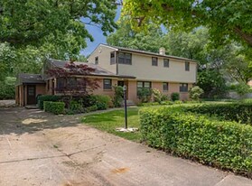 1415 Sunnyslope Ln in Manhattan, KS - Building Photo