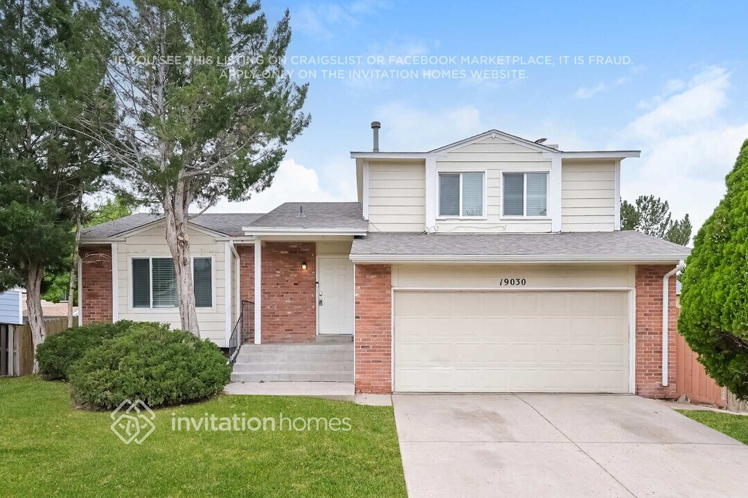 19030 E Chaffee Pl in Denver, CO - Building Photo