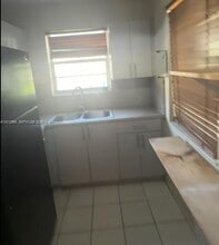 2735 NW 28th St in Miami, FL - Building Photo - Building Photo