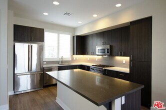 2753 Waverly Dr in Los Angeles, CA - Building Photo - Building Photo