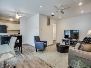 4928 Live Oak St in Dallas, TX - Building Photo - Building Photo