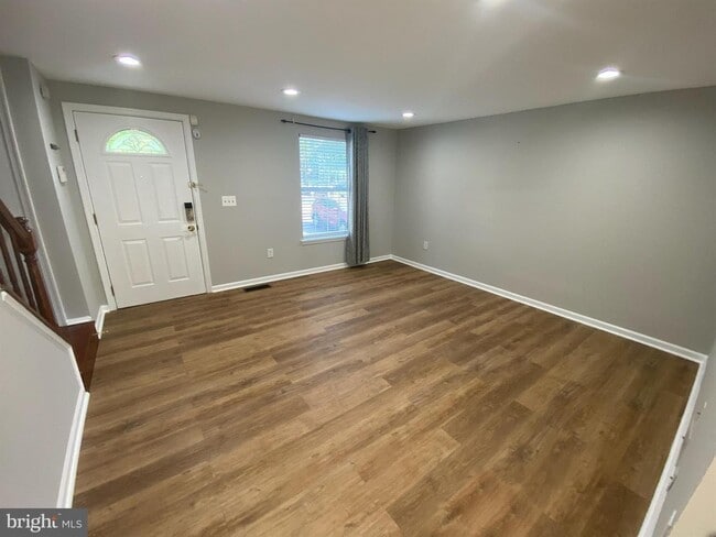32 Bickel Ct in Sterling, VA - Building Photo - Building Photo