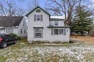 56733 Grand River Ave in New Hudson, MI - Building Photo - Building Photo