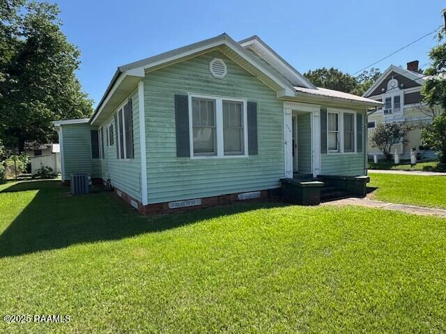 704 E Grolee St in Opelousas, LA - Building Photo