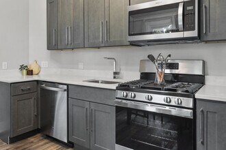 601 E State St-Unit -Apt 1 in Ithaca, NY - Foto de edificio - Building Photo