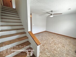 296 7th St, Unit Apt 3 in Yanceyville, NC - Foto de edificio - Building Photo