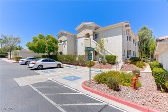 1301 Red Gable Ln in Las Vegas, NV - Building Photo - Building Photo