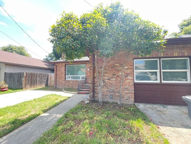 property at 722 Rosalind Ave