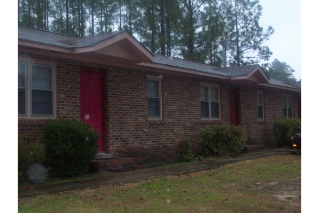 1587 Hickory Grove Rd in Bennettsville, SC - Foto de edificio