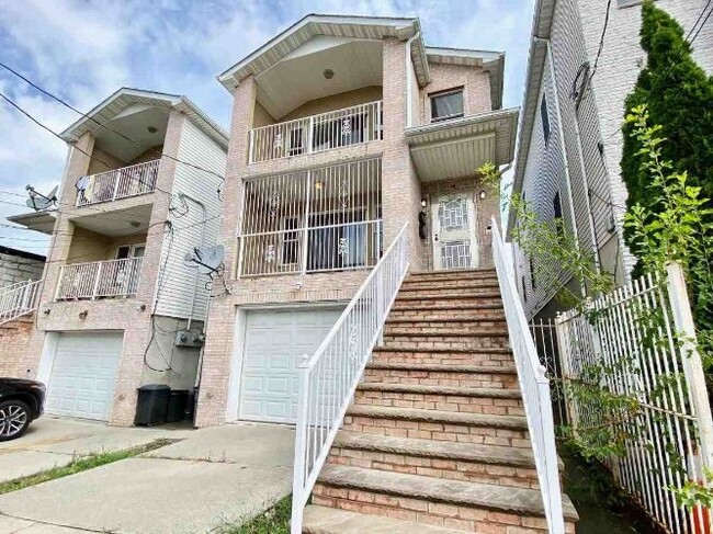 216 Kearney Ave-Unit -1 in Jersey City, NJ - Foto de edificio - Building Photo