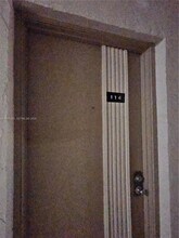 8075 SW 107th Ave in Miami, FL - Building Photo - Building Photo