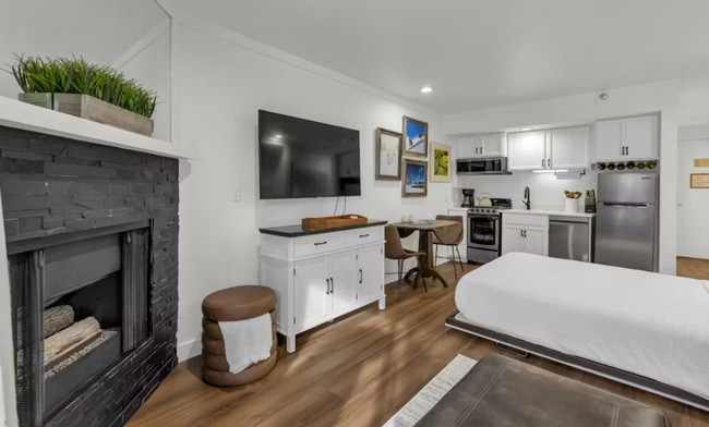 1385 Lowell Ave, Unit 221 in Park City, UT - Foto de edificio - Building Photo