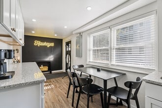 1219 Oakcrest St in Iowa City, IA - Building Photo - Building Photo