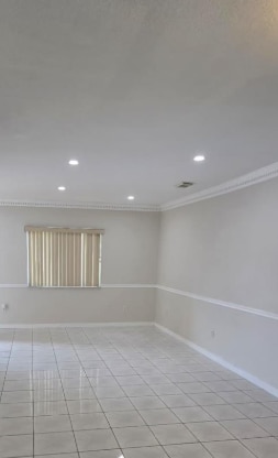 7640 NW 182nd Terrace in Hialeah, FL - Building Photo - Building Photo