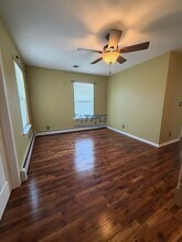 8 Windsor Dr in East Brunswick, NJ - Building Photo - Building Photo