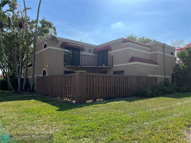8200 Severn Dr in Boca Raton, FL - Foto de edificio