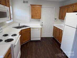 8821 Cameron Spring Rd in Charlotte, NC - Building Photo - Building Photo