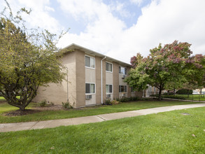 Prairie View Apartments in North Chicago, IL - Building Photo - Building Photo