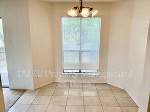 12120 Thompkins Dr in Austin, TX - Building Photo - Building Photo