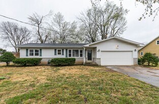 916 E Farm Rd 182 in Springfield, MO - Building Photo