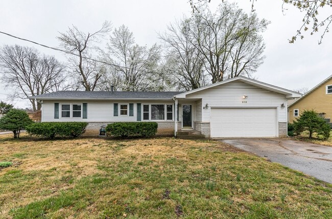 property at 916 E Farm Rd 182