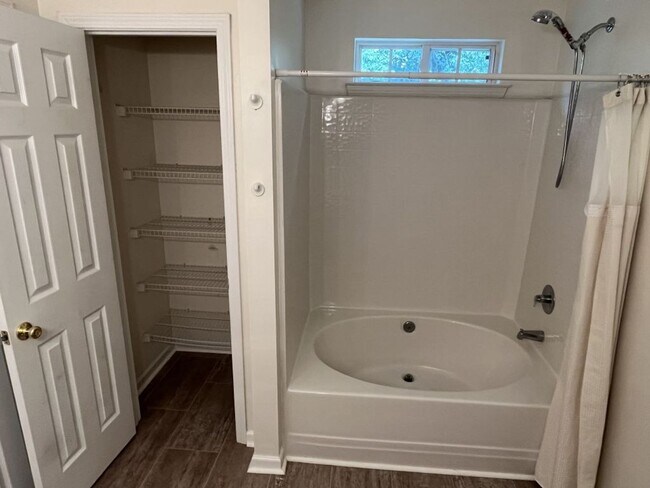 1621 Oakdale Green Dr in Charlotte, NC - Building Photo - Building Photo