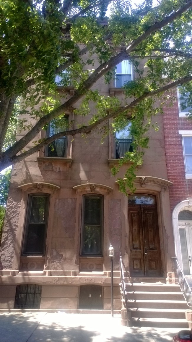 2318 E York St in Philadelphia, PA - Foto de edificio - Building Photo