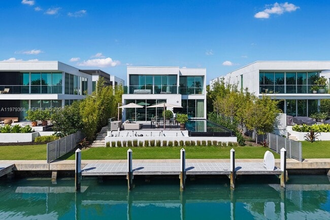 1051 W 48th St in Miami Beach, FL - Building Photo - Building Photo