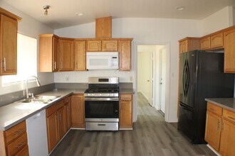 8570 Oleander Ave in California City, CA - Building Photo - Building Photo