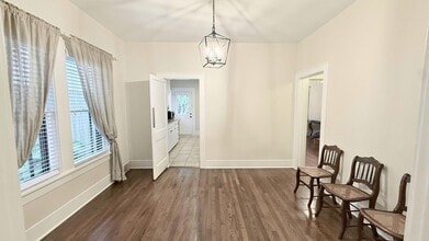 2220 Avalon Pl in Houston, TX - Building Photo - Building Photo