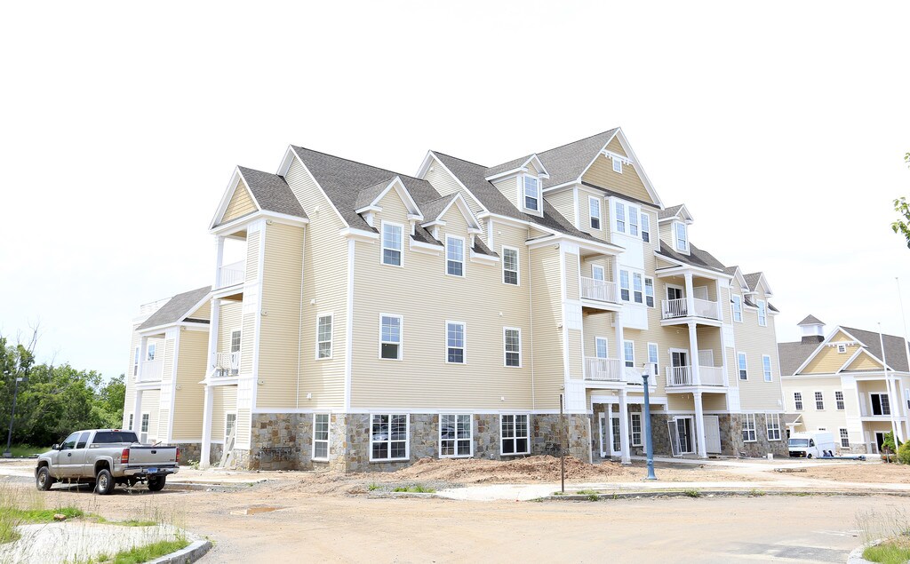 Summit Place Apartments in Branford, CT