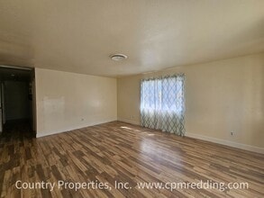 3320 Panorama Dr in Redding, CA - Building Photo - Building Photo